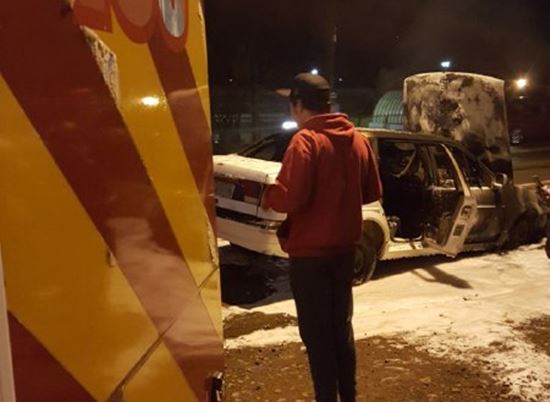 Carro de Erechim pega fogo em Chapecó