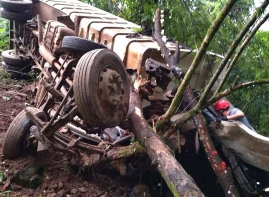 Caminhoneiro morre em acidente na ERS-400 em Candelária