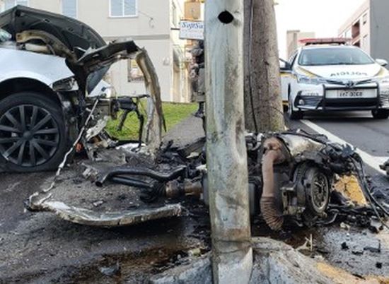 Motorista morre apos colidir carro em poste, m Caxias do Sul