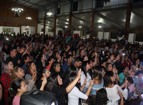Show de Gerson Rufino atrai multidão em Erechim