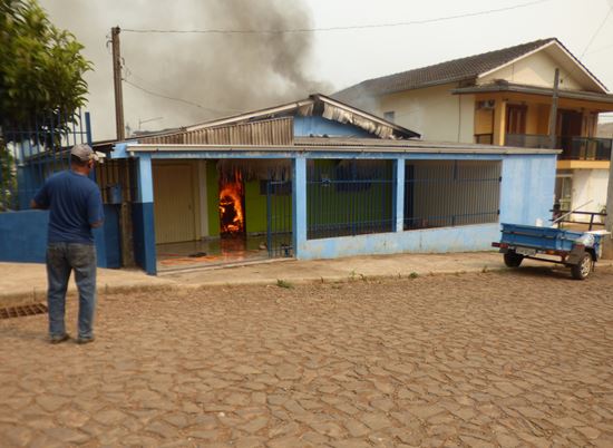 Duas casas são incendiadas em Barão de Cotegipe