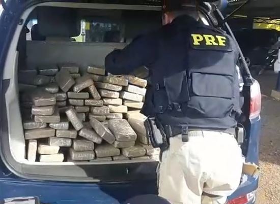 Estrangeiros são presos levando 150 kg de maconha em Seberi