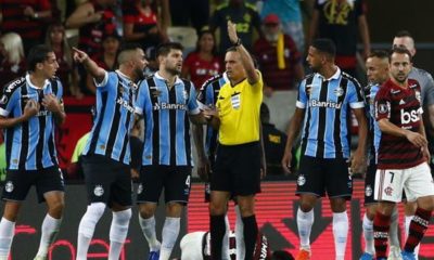 Grêmio dá vexame, leva goleada do Flamengo e está fora da Libertadores