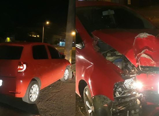 Motorista foge após colidir carro em poste em Erechim