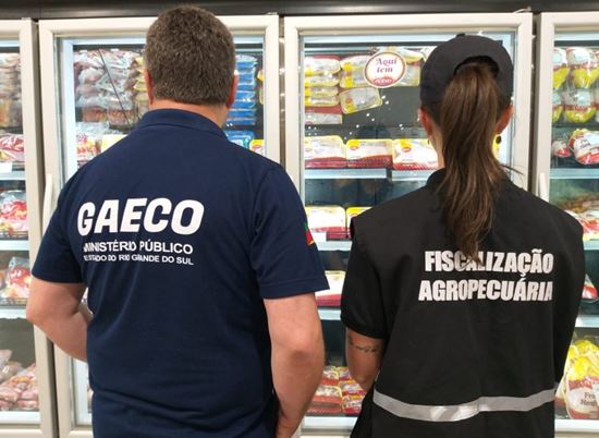 Ação apreende 1,3 tonelada de produtos impróprios em supermercados de Carazinho - Foto: MP
