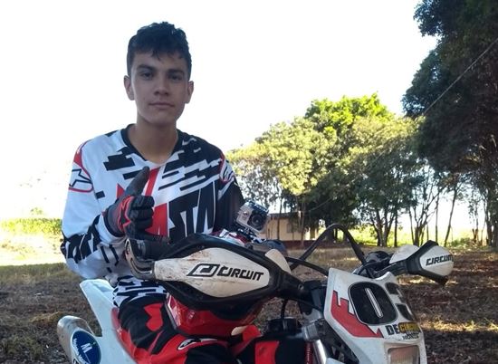 Adolescente de 15 anos morre baleado por PM no Paraná